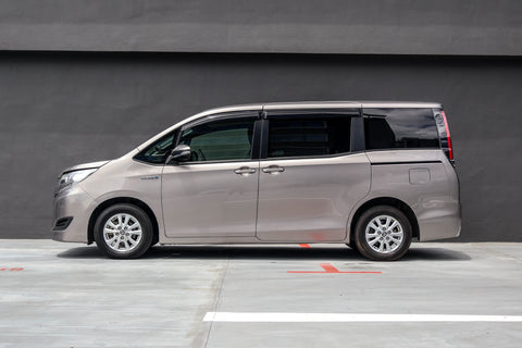 Toyota Noah Hybrid 1.8A X